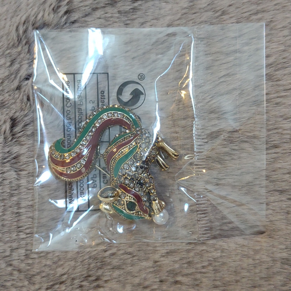 🥳 TRADED! Adorable Squirrel Brooch/Pendant - Picture 5 of 5